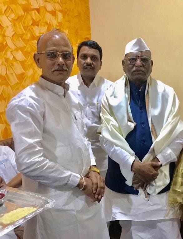 सार्वजनिक समस्यांवर चर्चा