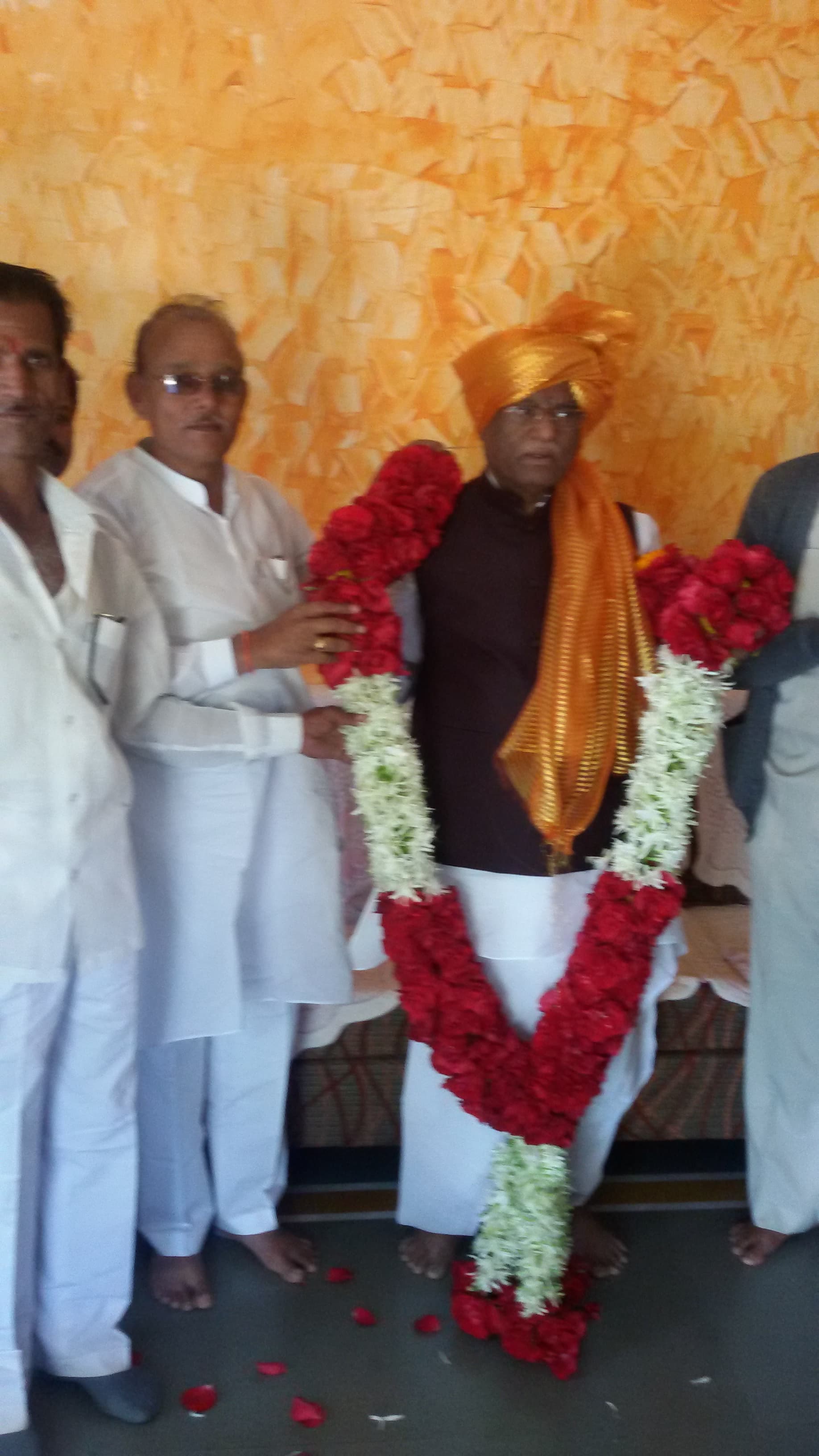 राजस्थान राज्यपाल हरिभाऊ बागडे यांच्यासोबत